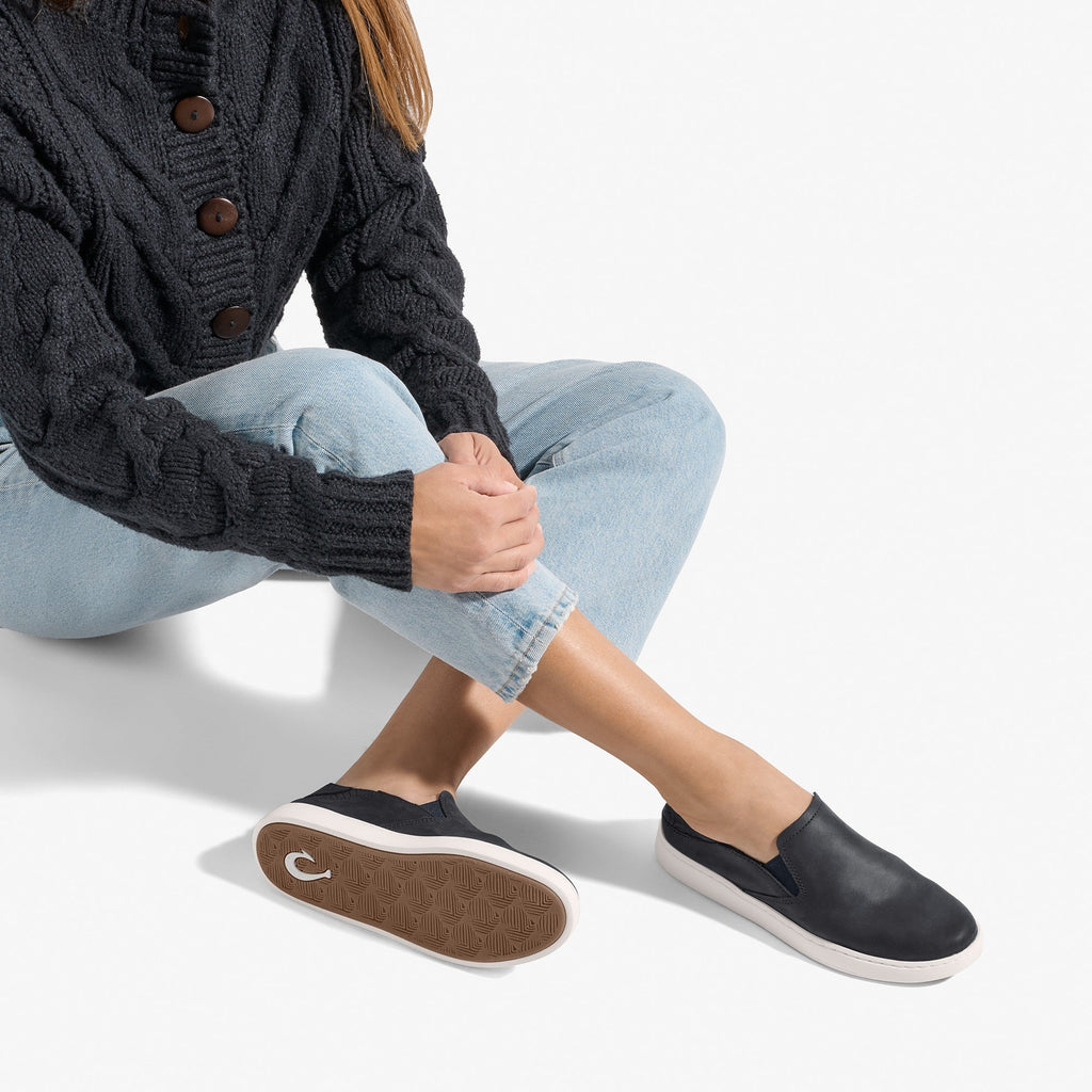 OlukaiPehuea Leather - Onyx / Onyx
