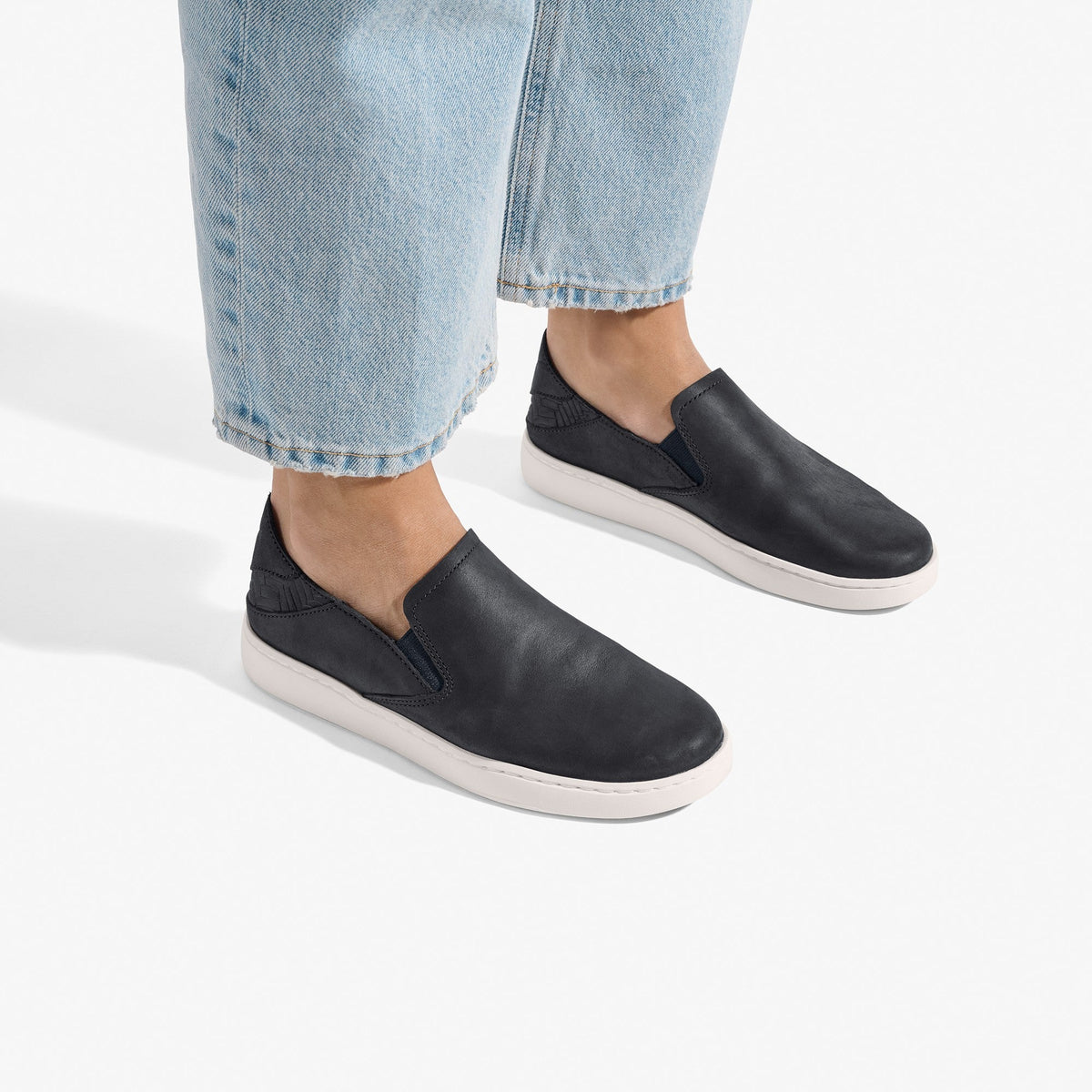 OlukaiPehuea Leather - Onyx / Onyx